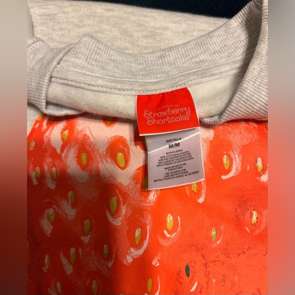The World Of Strawberry Shortcake Berry Sweet Women Sweatshirt Size M - Picture 5 of 5